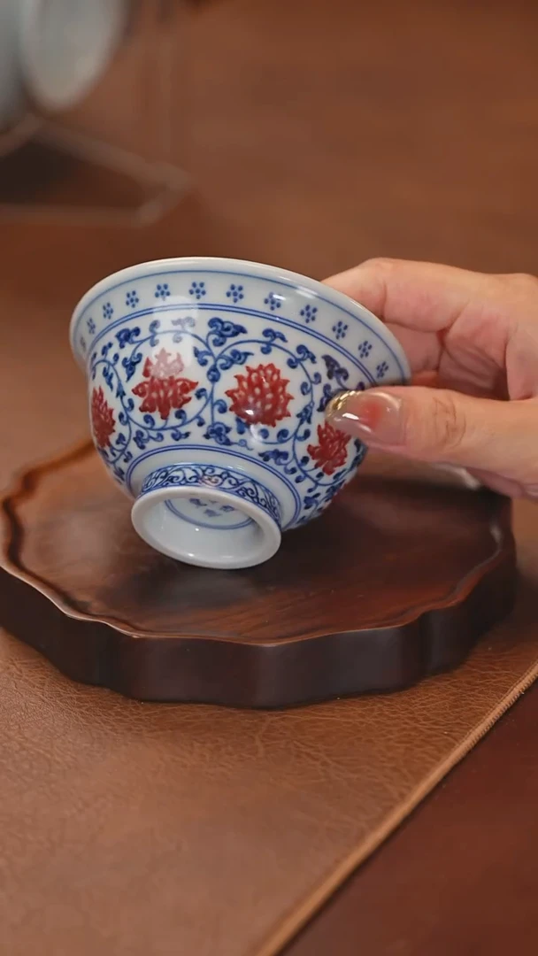 青花缠枝莲釉里红压手杯YG0152