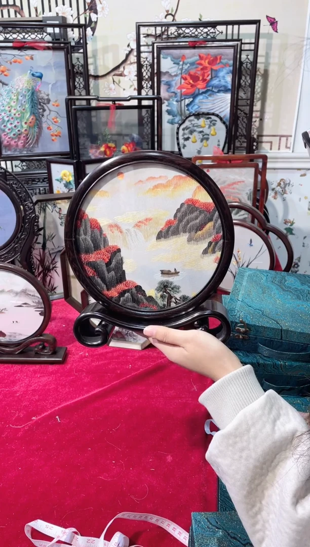 织绣精品手工刺绣苏绣，实木框摆台51