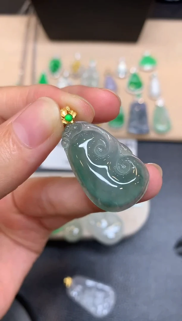 颈饰18K金镶嵌翡翠如意【无服务费