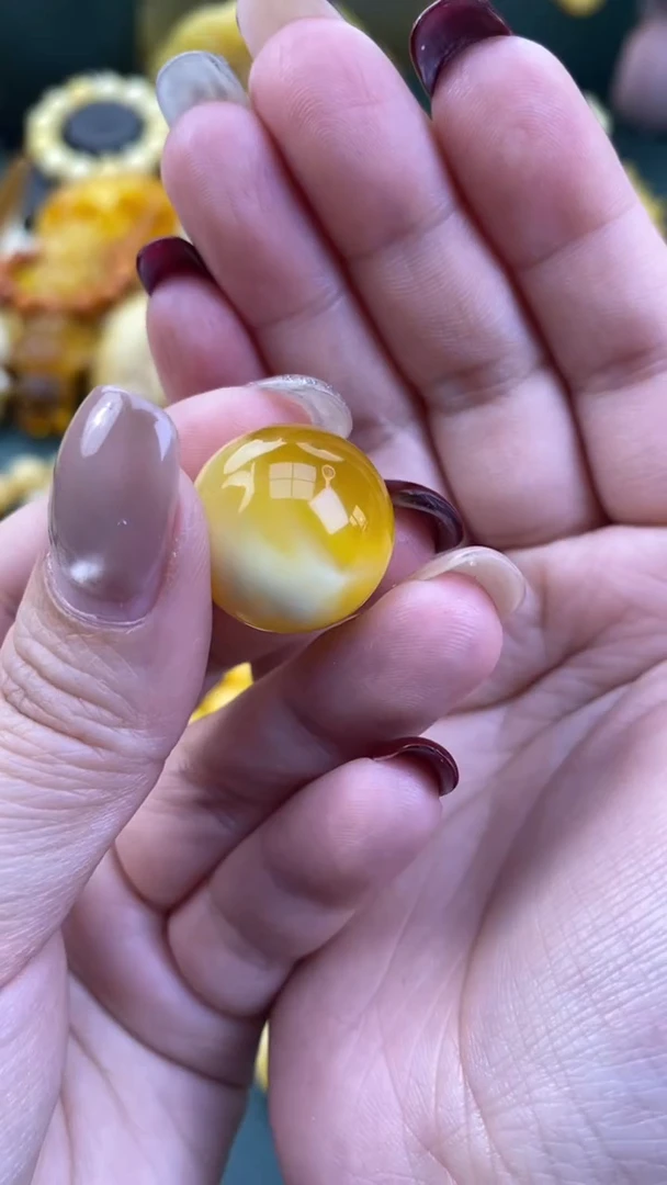 【闪购商品】琥珀裸石未镶嵌月.91