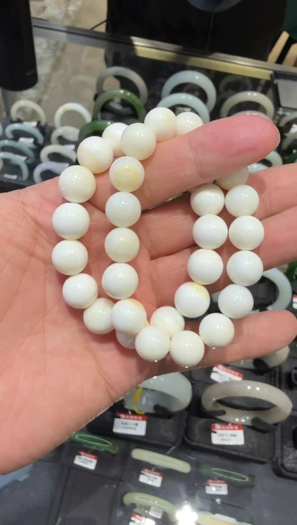 未镶嵌手链和田玉多样性发一