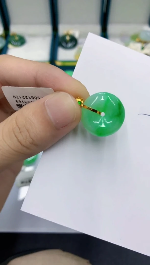 颈饰18K金镶嵌翡翠潇****^翡翠