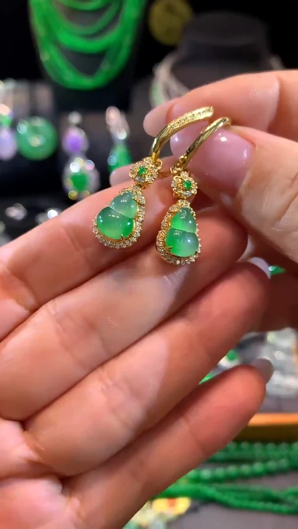 18K金镶嵌翡翠耳饰耳饰