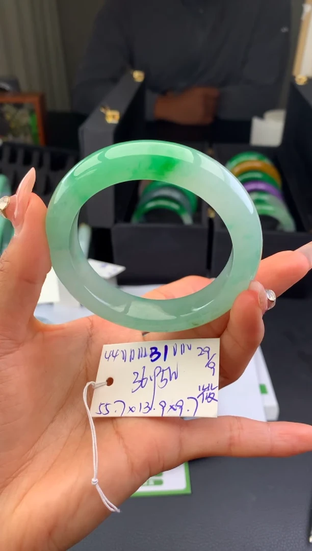 未镶嵌手镯翡翠手镯