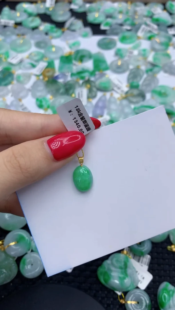 翡翠18K金镶嵌颈饰11111111111