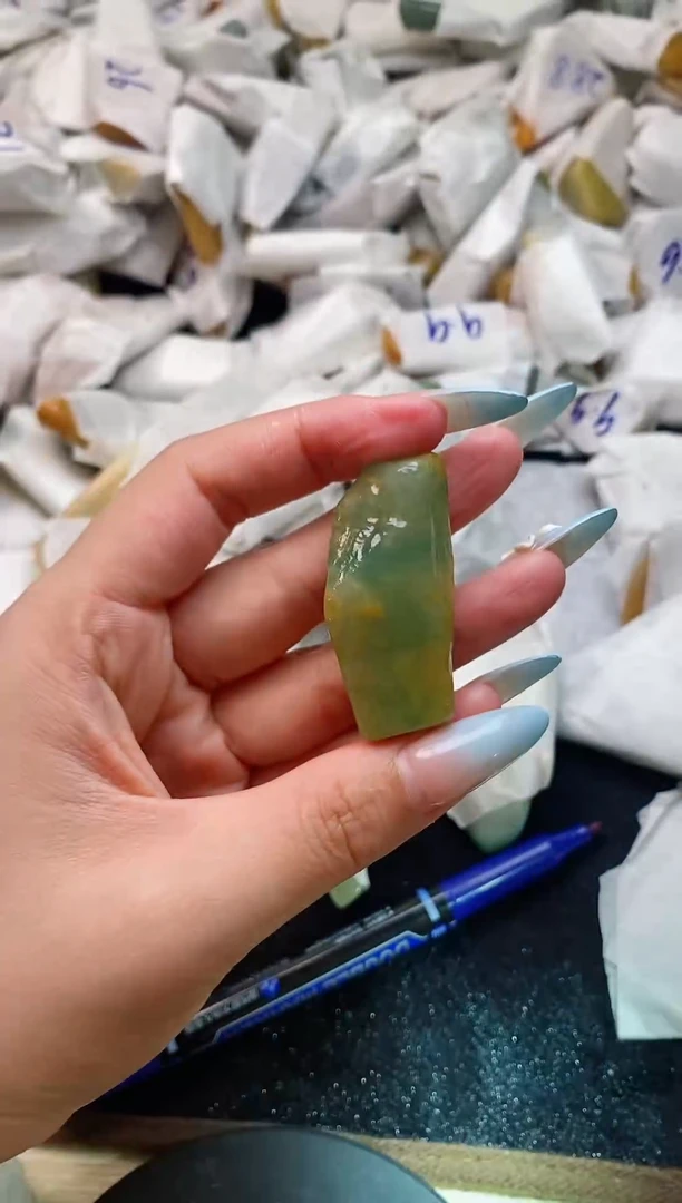 翡翠未镶嵌颈饰翡翠挂件