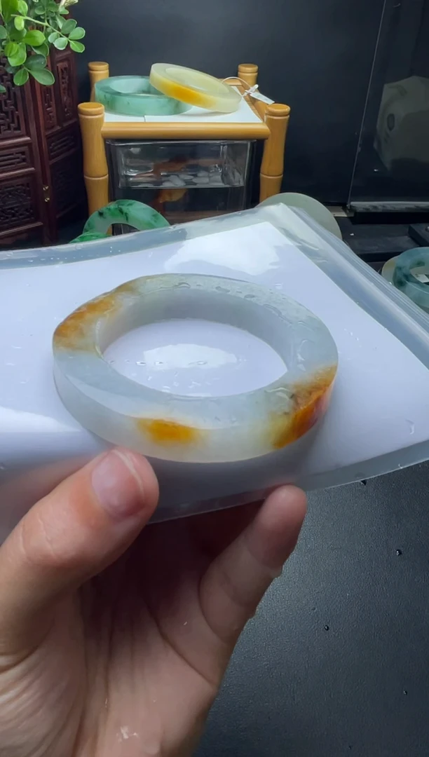 定制翡翠手镯未镶嵌咸蛋黄翡（49-54）