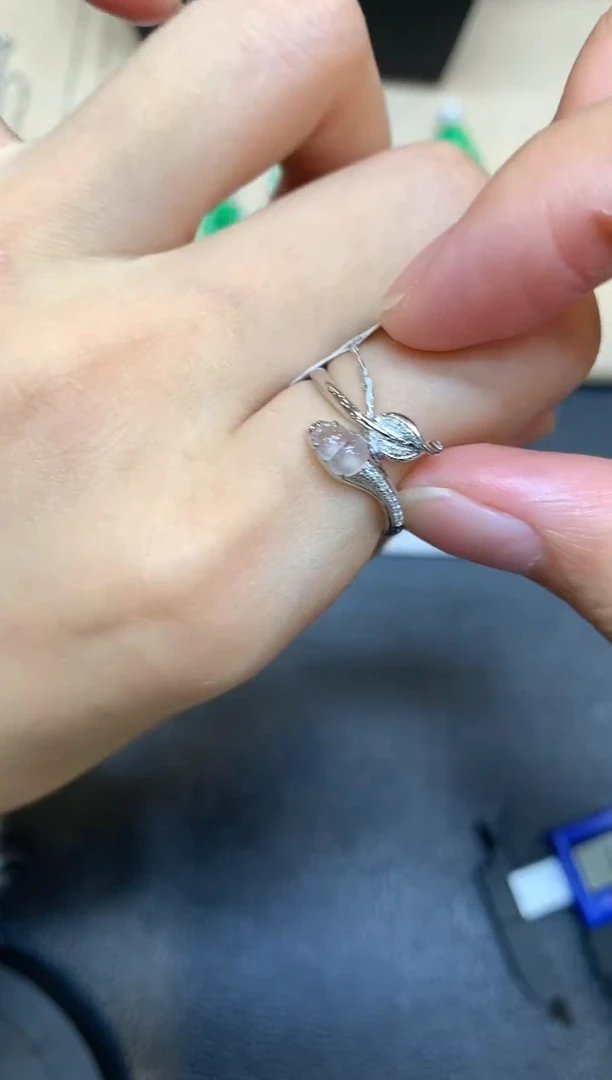 18K金镶嵌戒指翡翠葫芦【无服务费