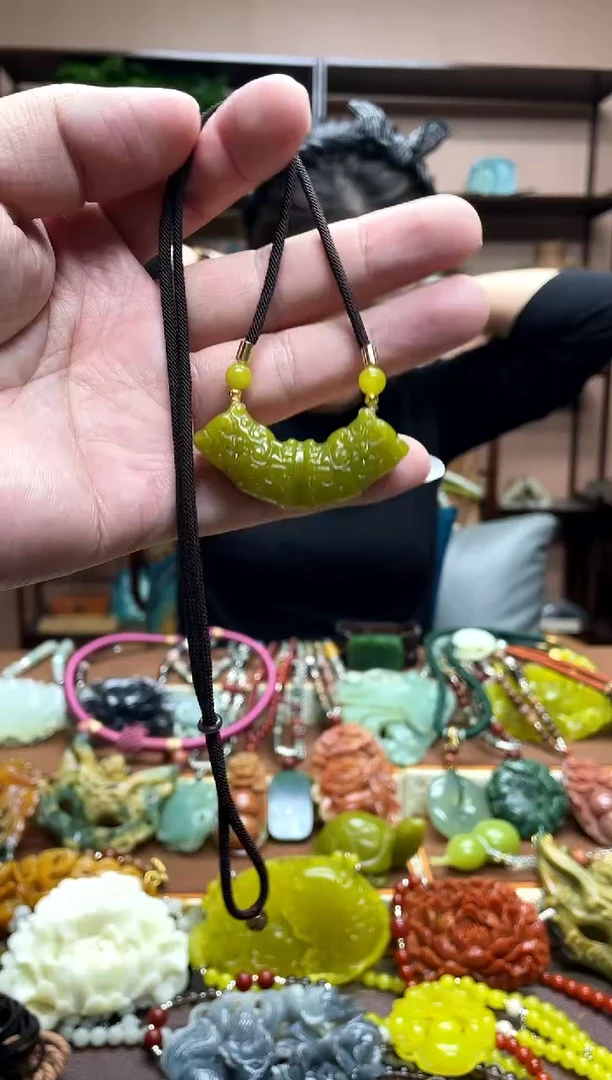 未镶嵌岫玉吊坠多样性发货发其中之一