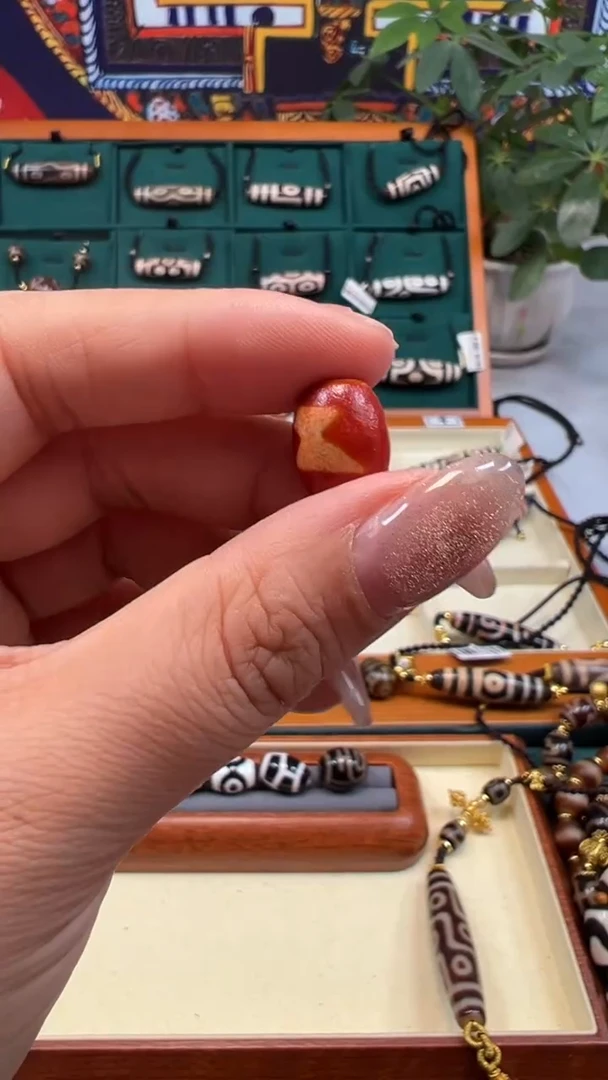 玛瑙/玉髓（覆膜）颈饰未镶嵌30.（微瑕）