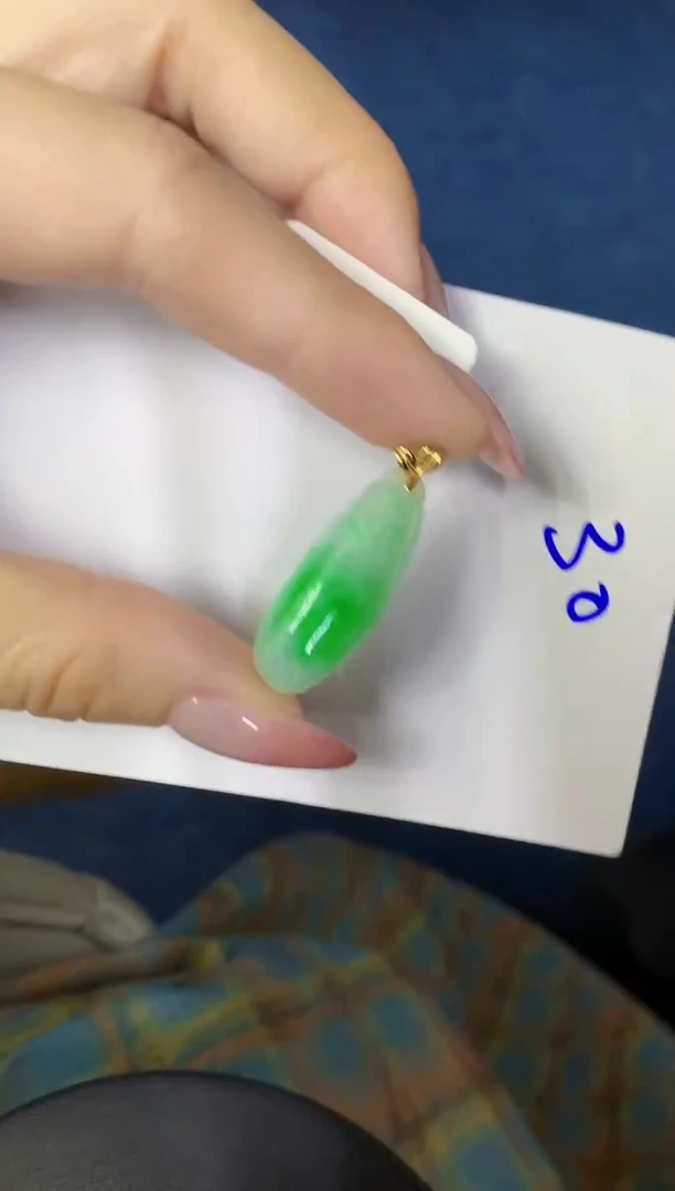 翡翠18K金镶嵌颈饰缅甸天然翡翠A货