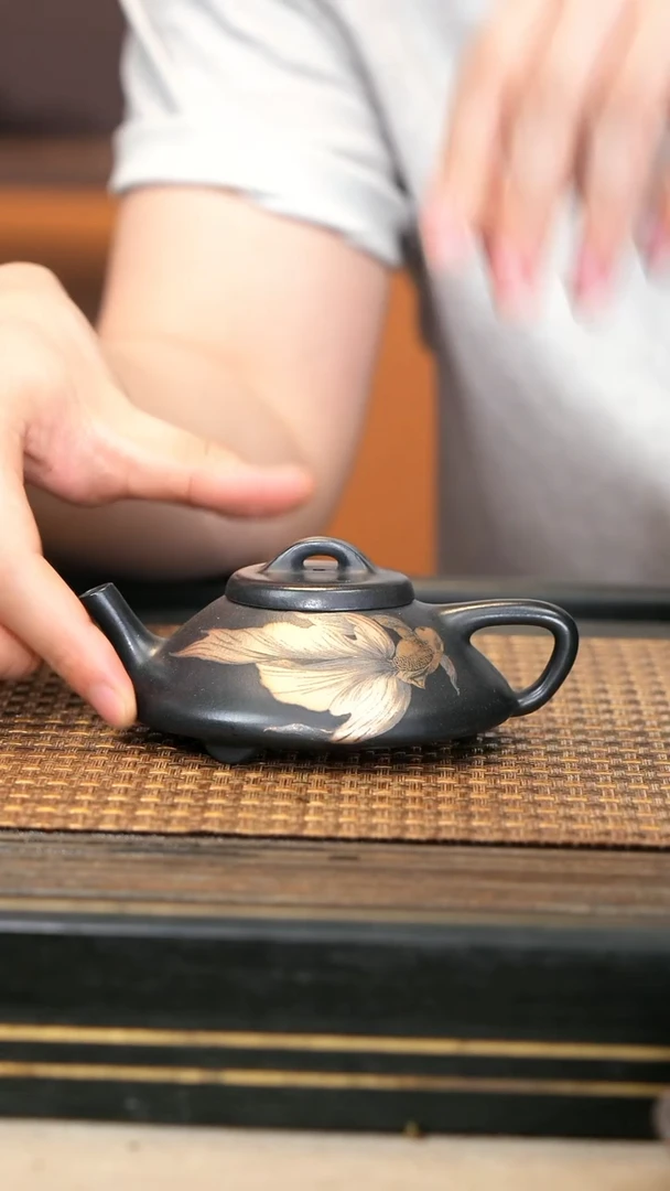 茶壶紫砂LJY69《双鱼·石瓢》金银彩