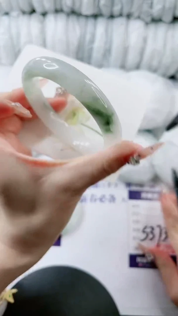 【闪购商品】石英质玉手镯未镶嵌多样性发货S373