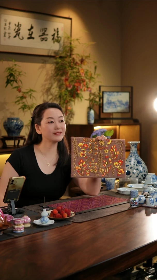 织绣卡其色长茶席花卉