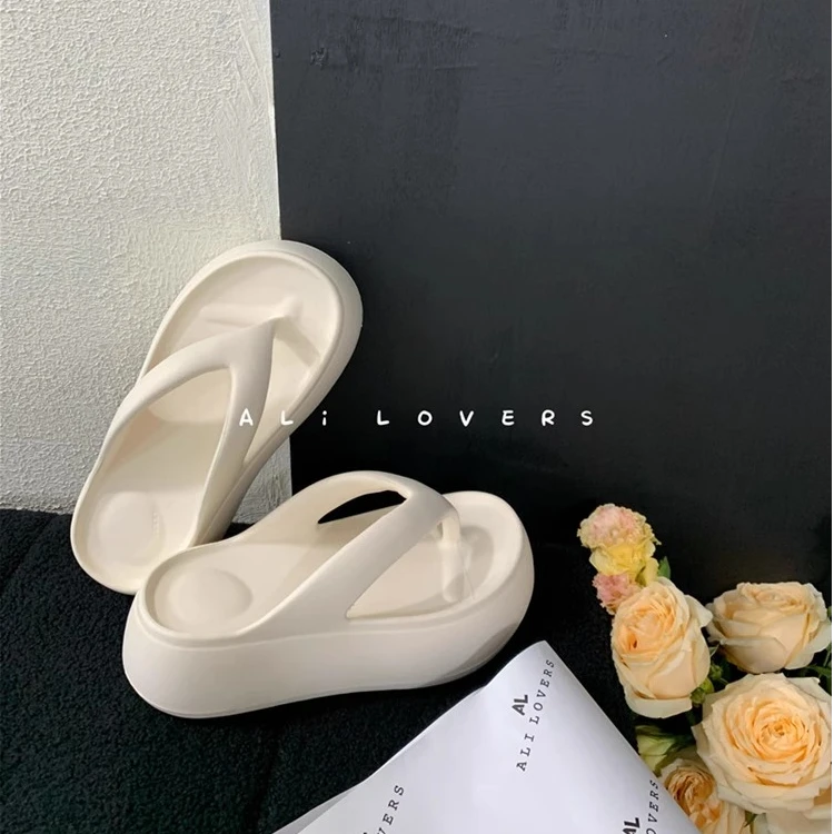 增高厚底6.0人字拖女外穿2025夏季沙滩鞋踩屎感面包拖鞋夹脚凉拖