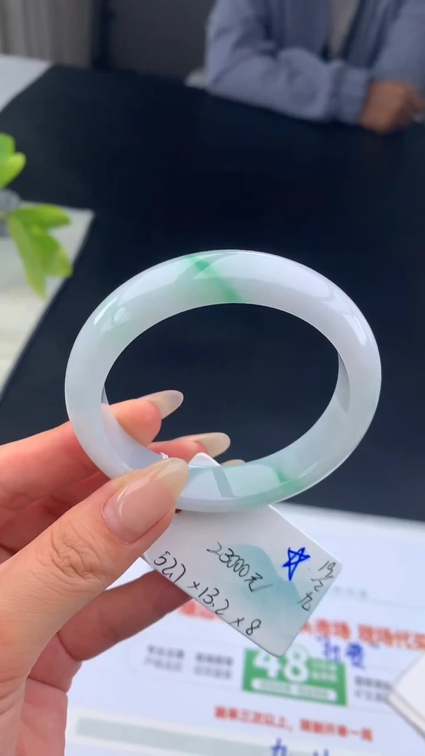 【闪购商品】翡翠手镯未镶嵌女神节#送礼#，下单联系客服核对地址~