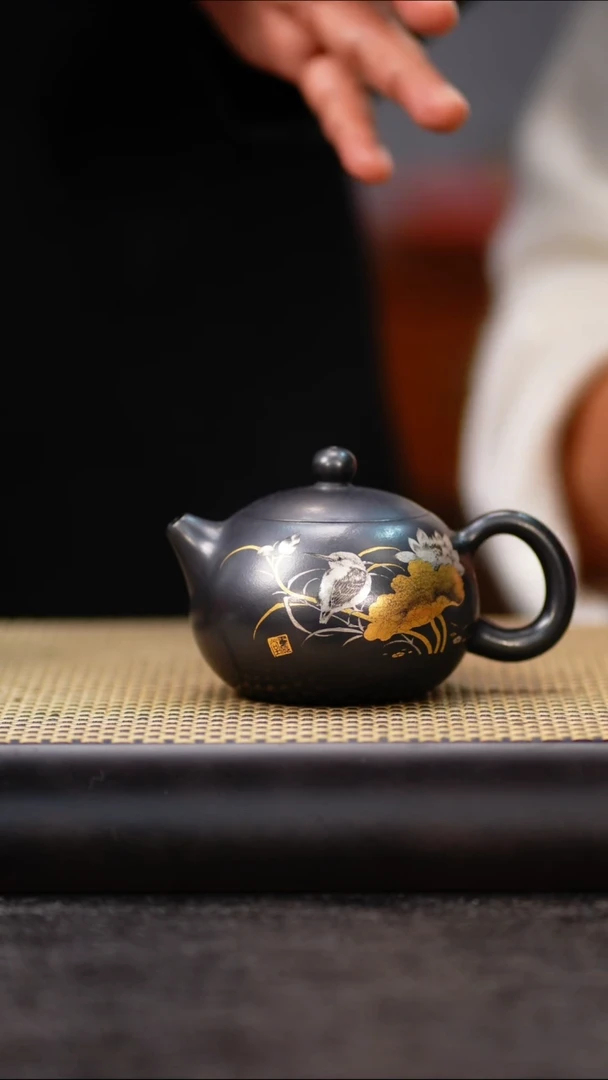 YHY45古乌泥金银措荷鸟西施（一壶一杯）