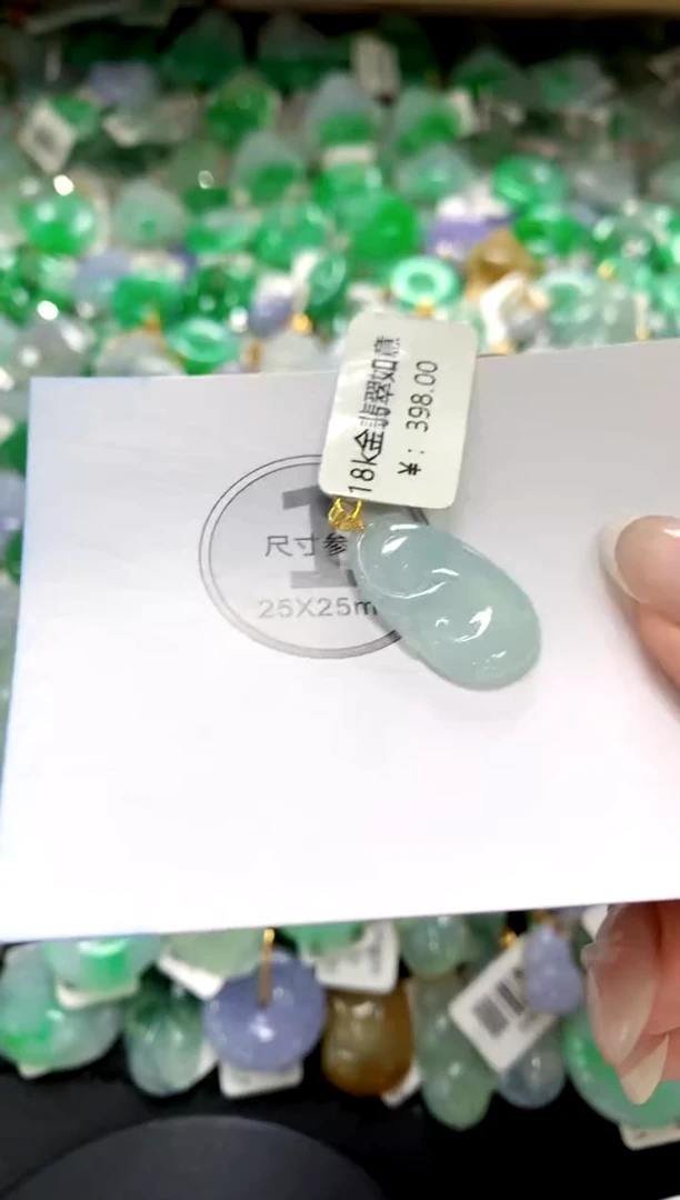 翡翠18K金镶嵌颈饰1111111111111111