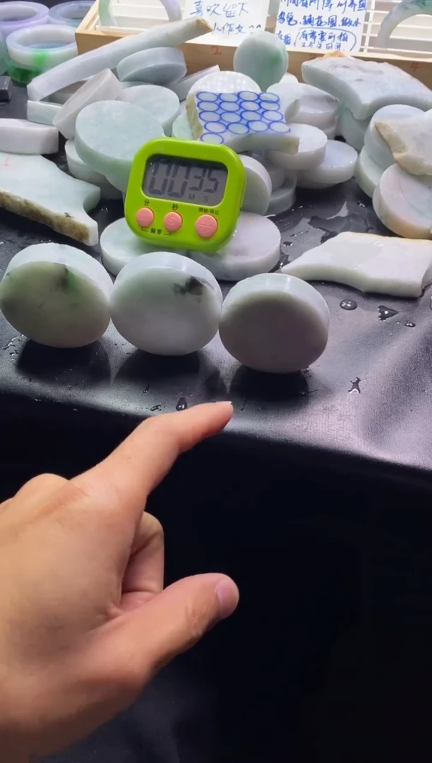 【闪购商品】翡翠挂件未镶嵌镯心
