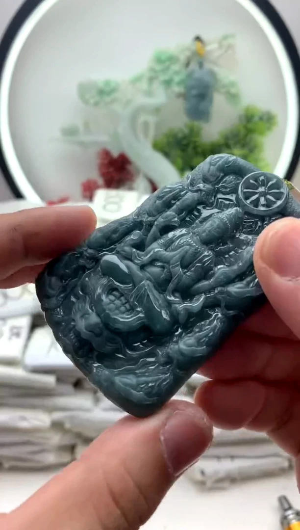 翡翠未镶嵌颈饰千手观音