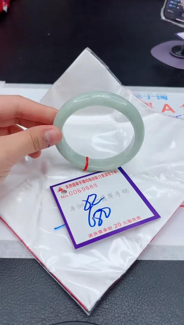 翡翠手镯未镶嵌1