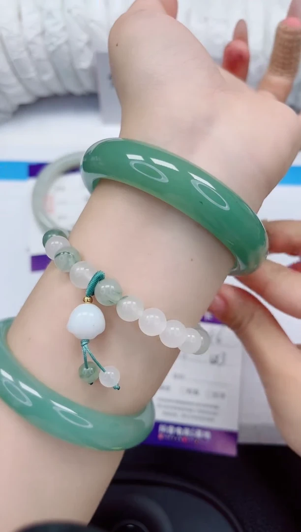 石英质玉手镯未镶嵌257-58/59