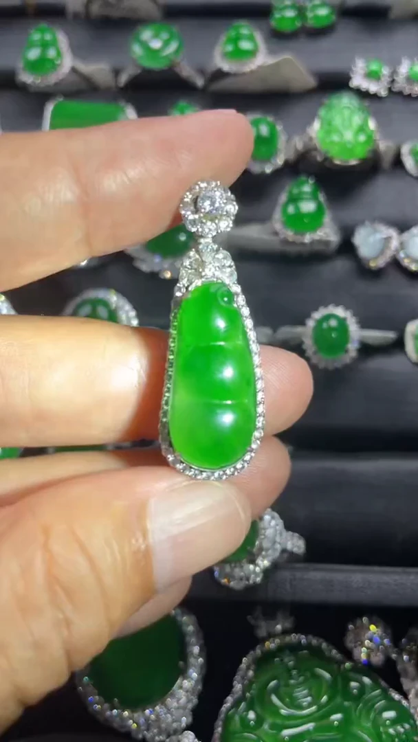 翡翠银S925镶嵌颈饰翡翠