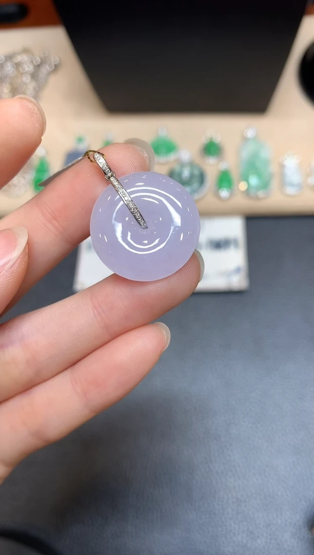 【闪购商品】翡翠颈饰18K金镶嵌平安扣【无服务费