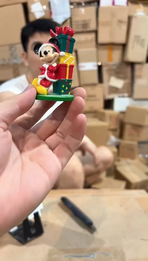 瓷片米奇靠礼物小摆件
