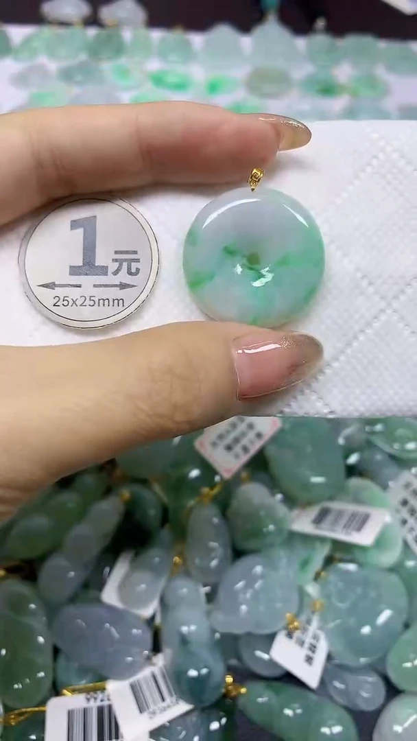 颈饰18K金镶嵌翡翠天然翡翠A货