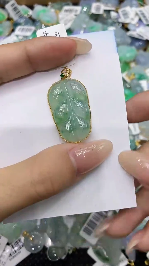 翡翠18K金镶嵌颈饰111111111111