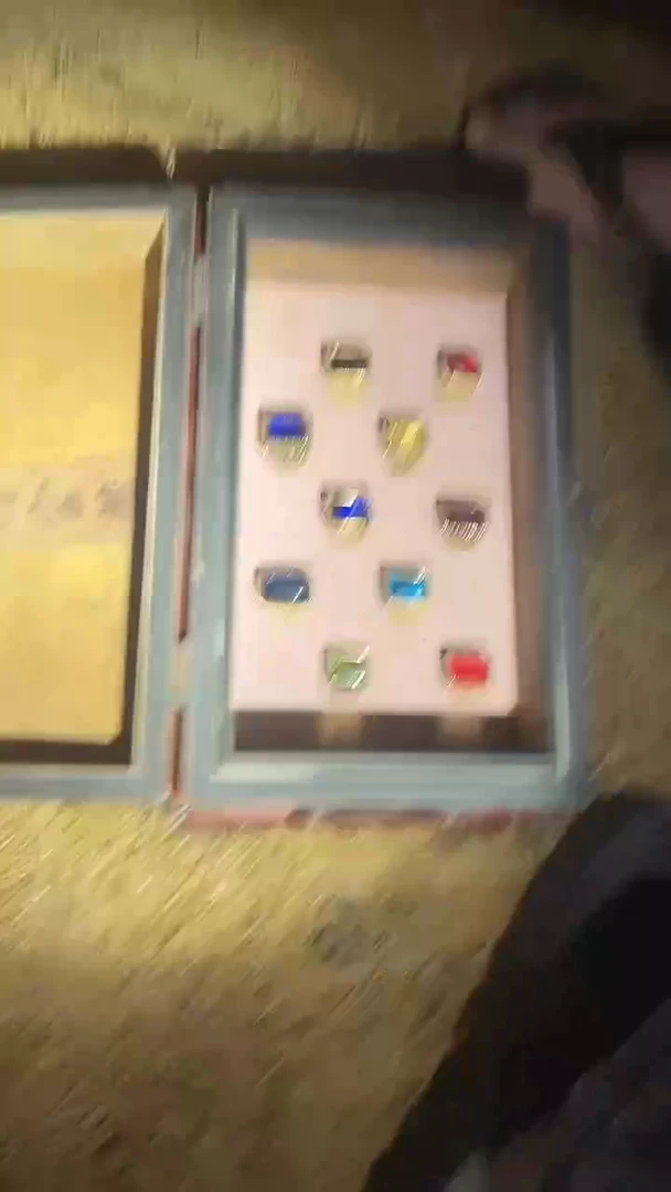 【闪购商品】【闪购商品】彩色戒指随机一个