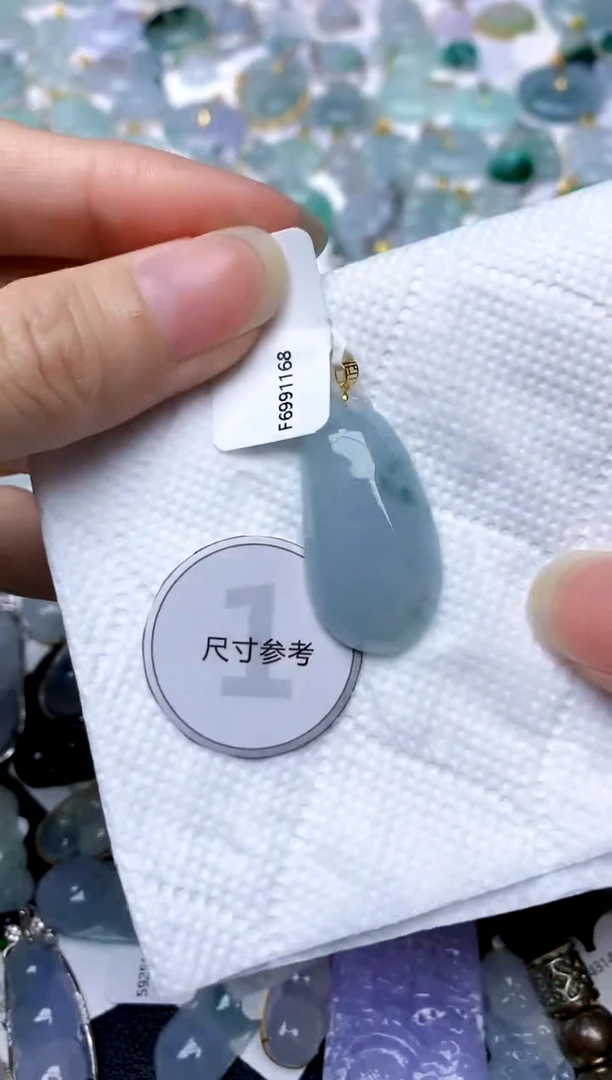 颈饰18K金镶嵌翡翠天然A货翡翠