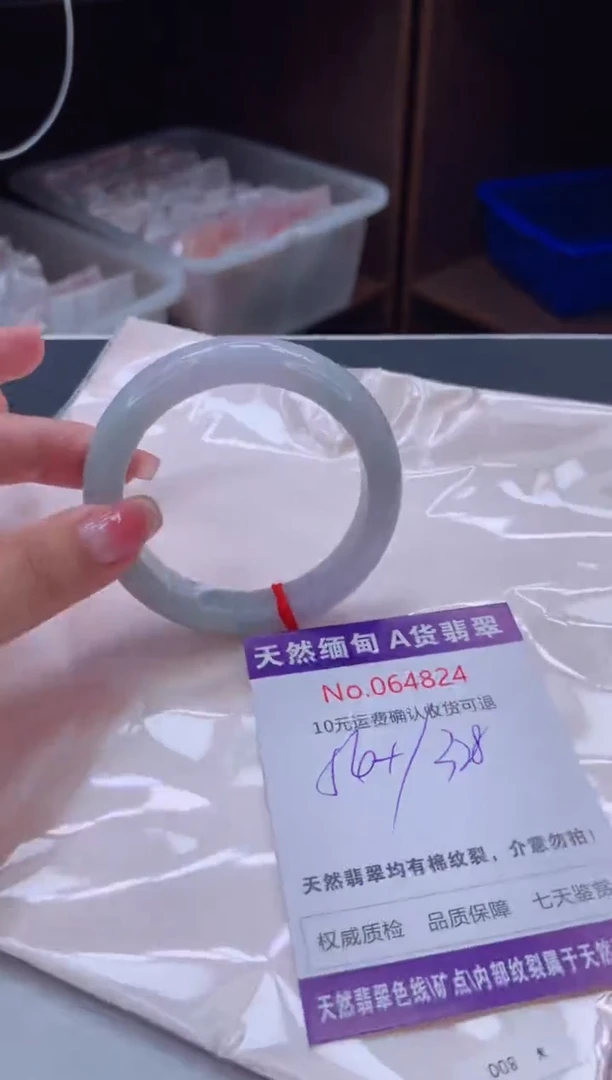 翡翠手镯未镶嵌有纹，完美者勿拍