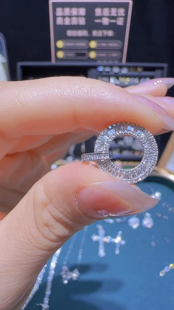 颈饰钻石铂Pt950镶嵌吊坠