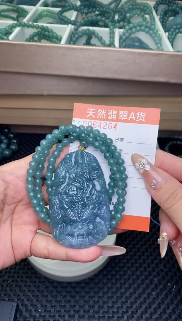 翡翠未镶嵌颈饰