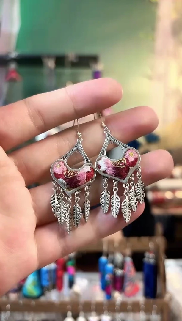 彩云南阁非遗老绣饰品642*