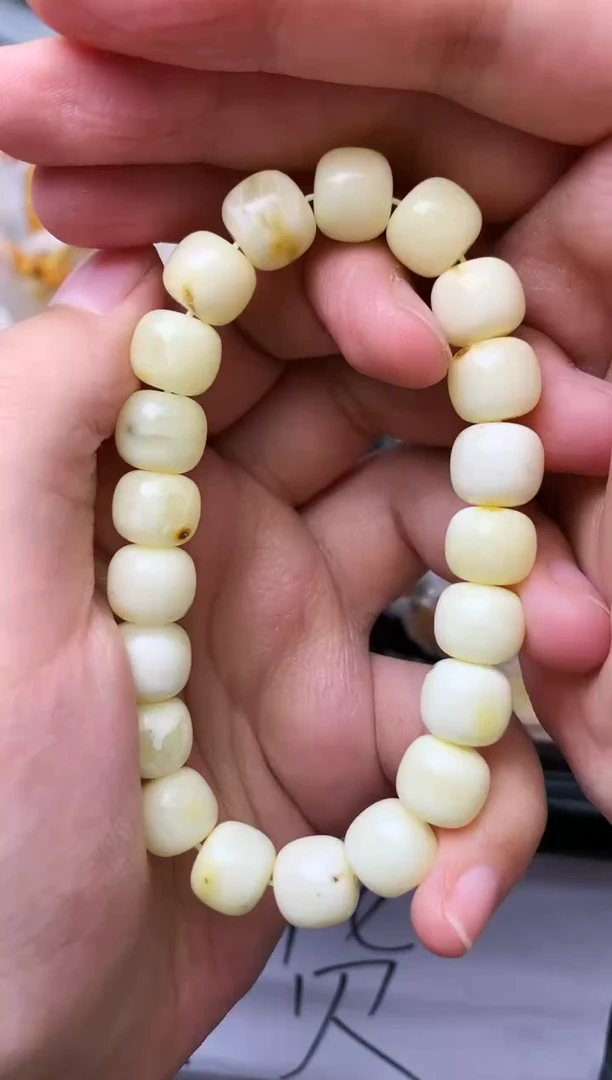 未镶嵌琥珀珠宝奇石105