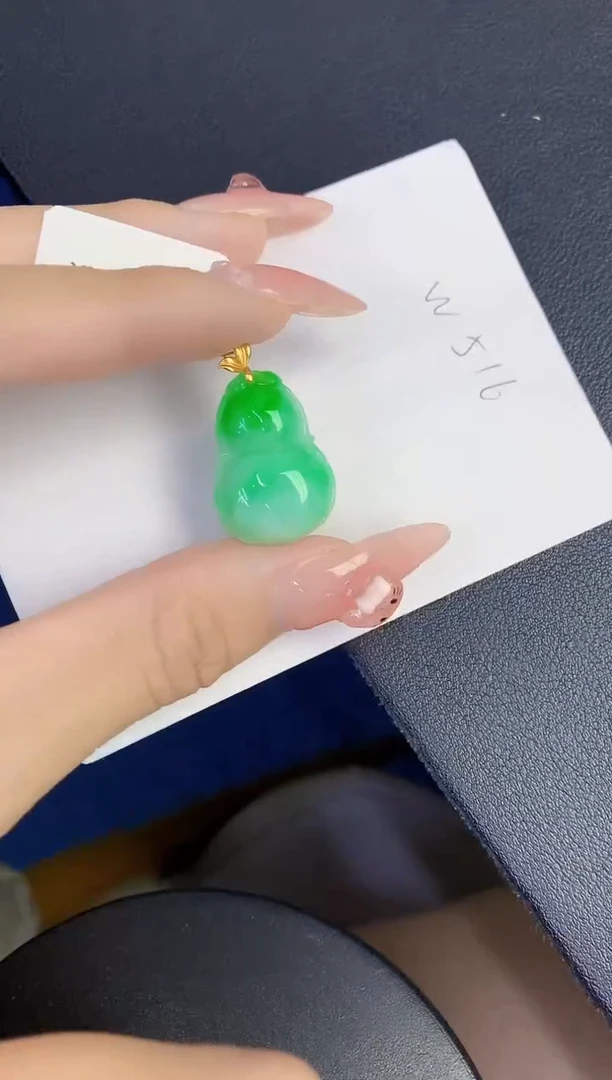 颈饰18K金镶嵌翡翠缅甸天然翡翠A货