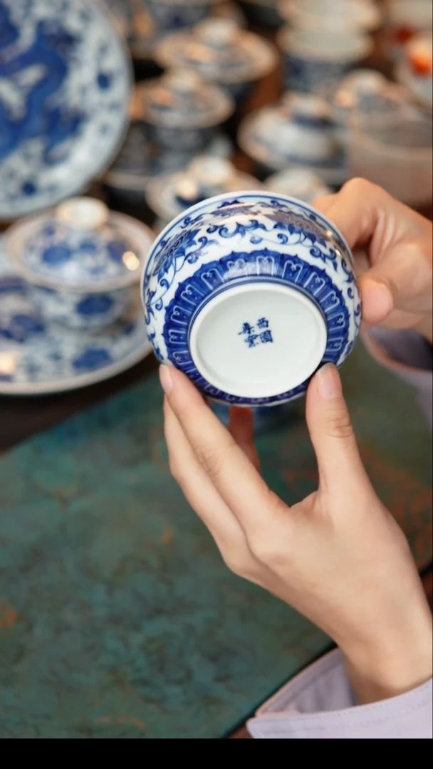 茶具缠枝荷花纹炉式杯