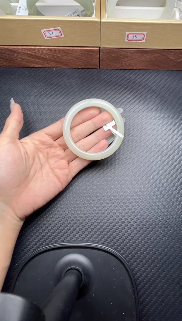 未镶嵌手镯和田玉黑山微色差54手镯JM