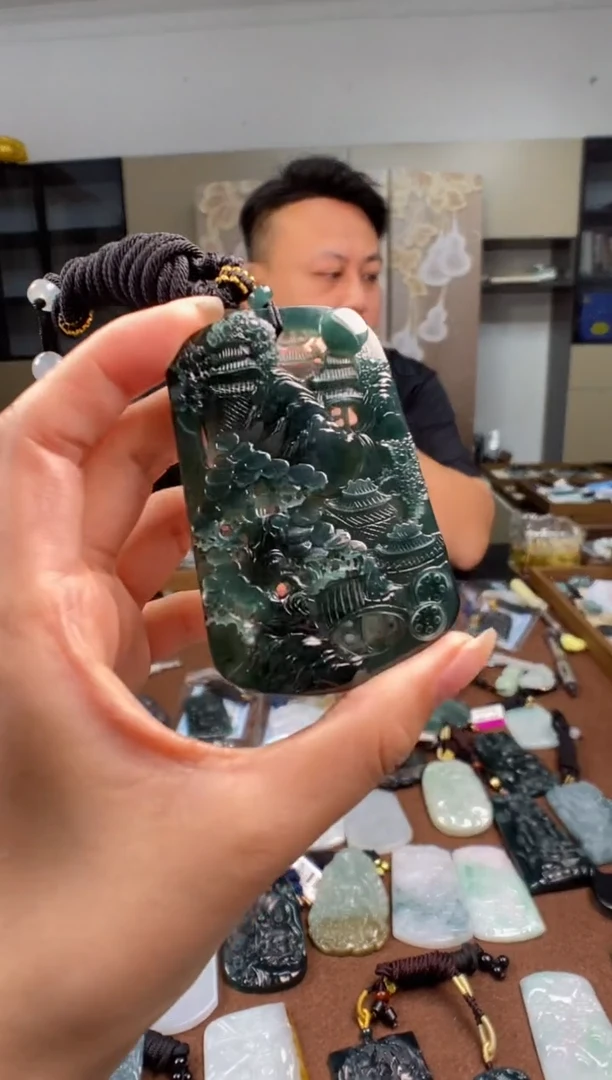 颈饰未镶嵌翡翠 多样性发其一