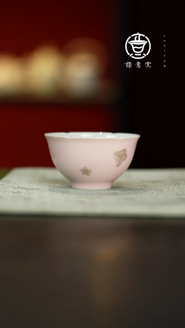 禄意窑粉色描银葵口杯