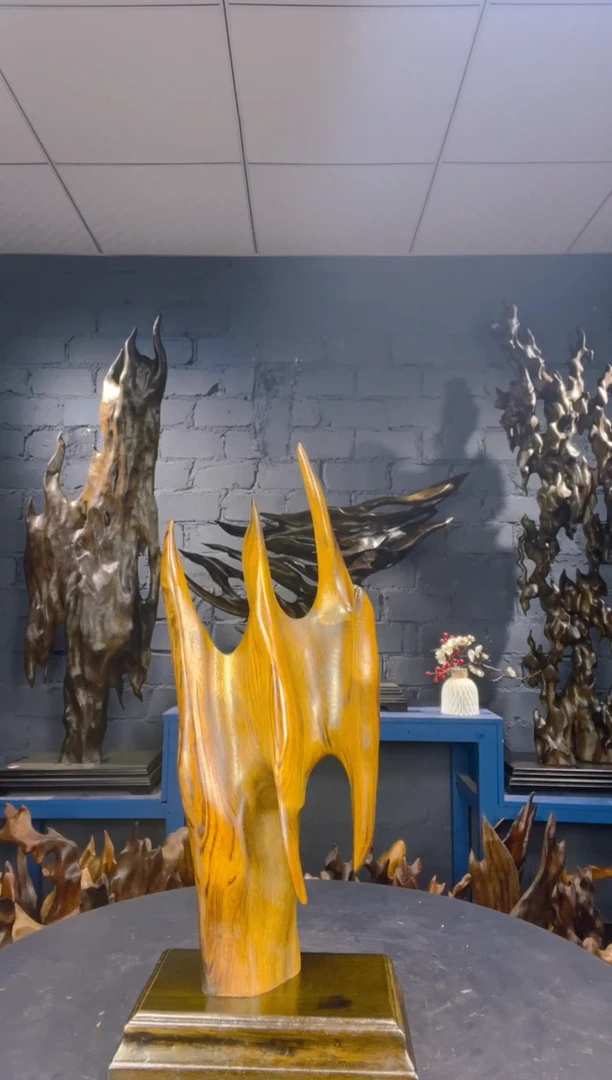 金丝楠月****虎金丝楠木工艺品摆件