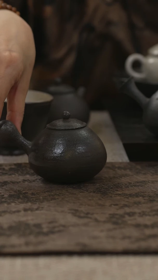 /410柴烧紫砂侧把小壶