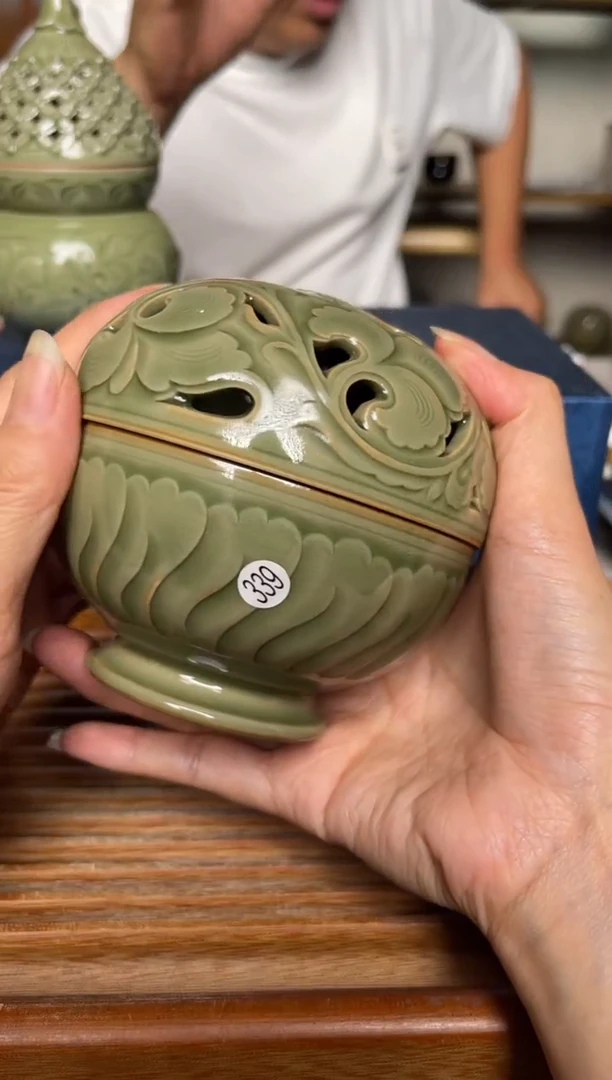 其他339吴琼纯手工镂空香炉  微瑕