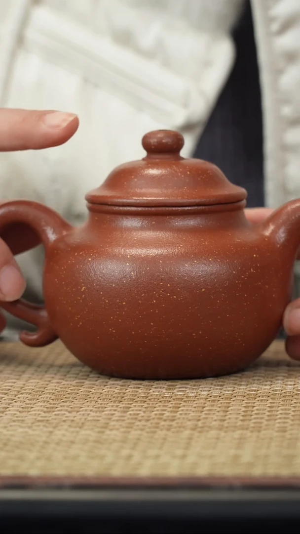 【闪购商品】紫砂茶壶红降坡莲子240c