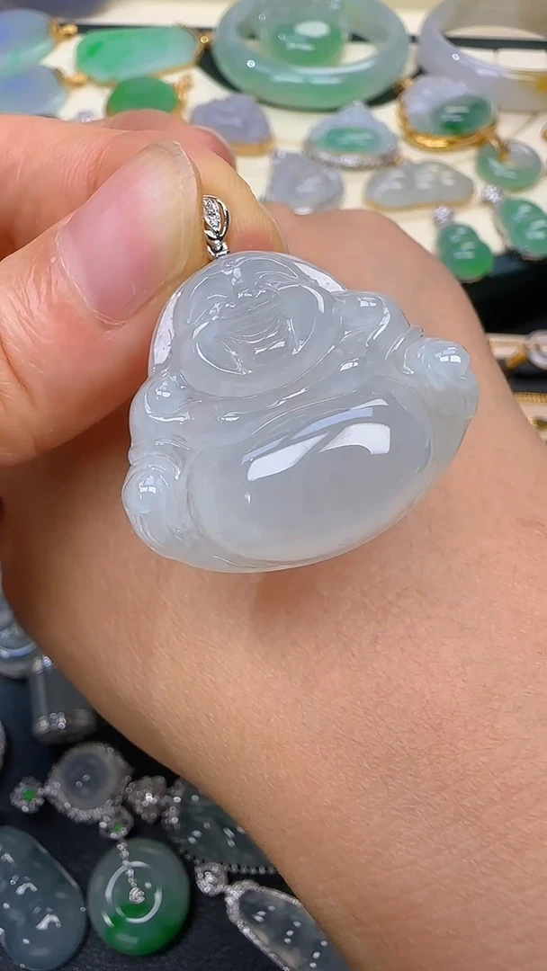 颈饰18K金镶嵌翡翠佛公