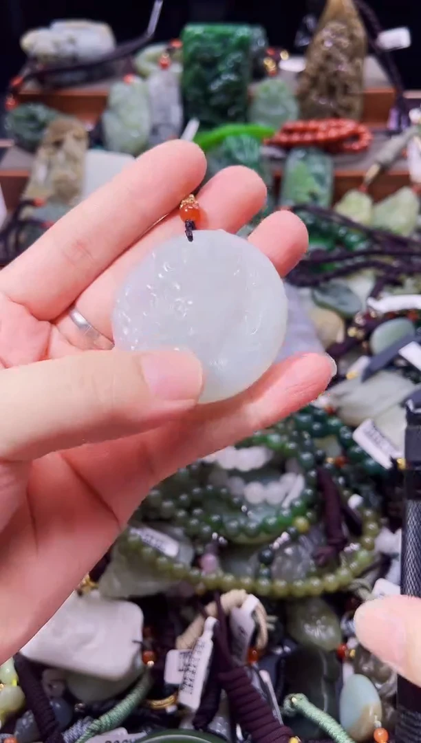 和田玉未镶嵌颈饰拍一发一