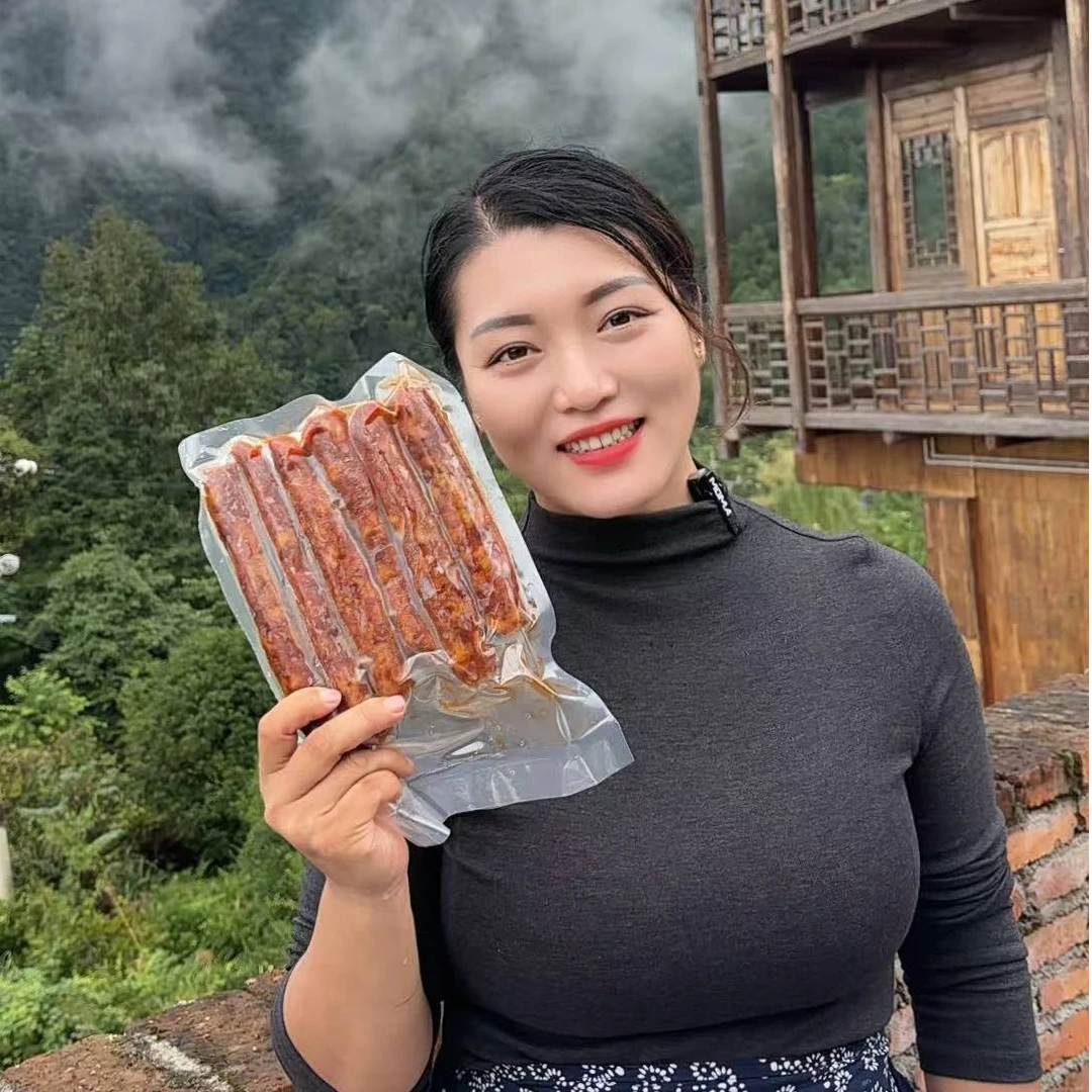 湖北宜昌五峰高山果木烟熏麻辣香肠正宗土家族纯天然土猪肉